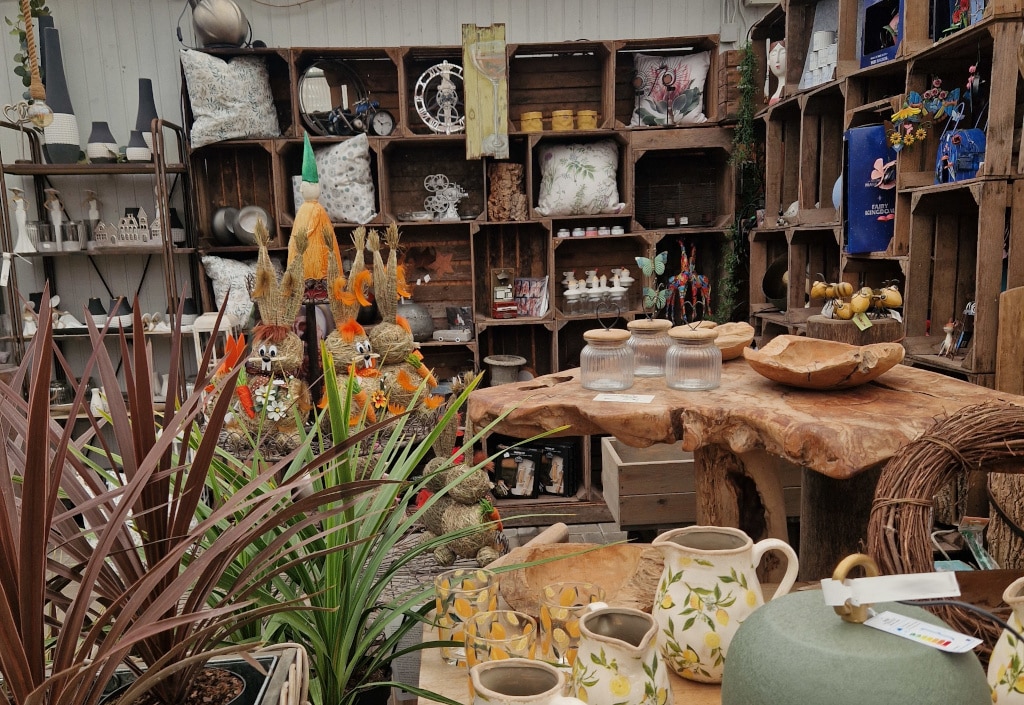 Dekohalle-Kisten-Regal